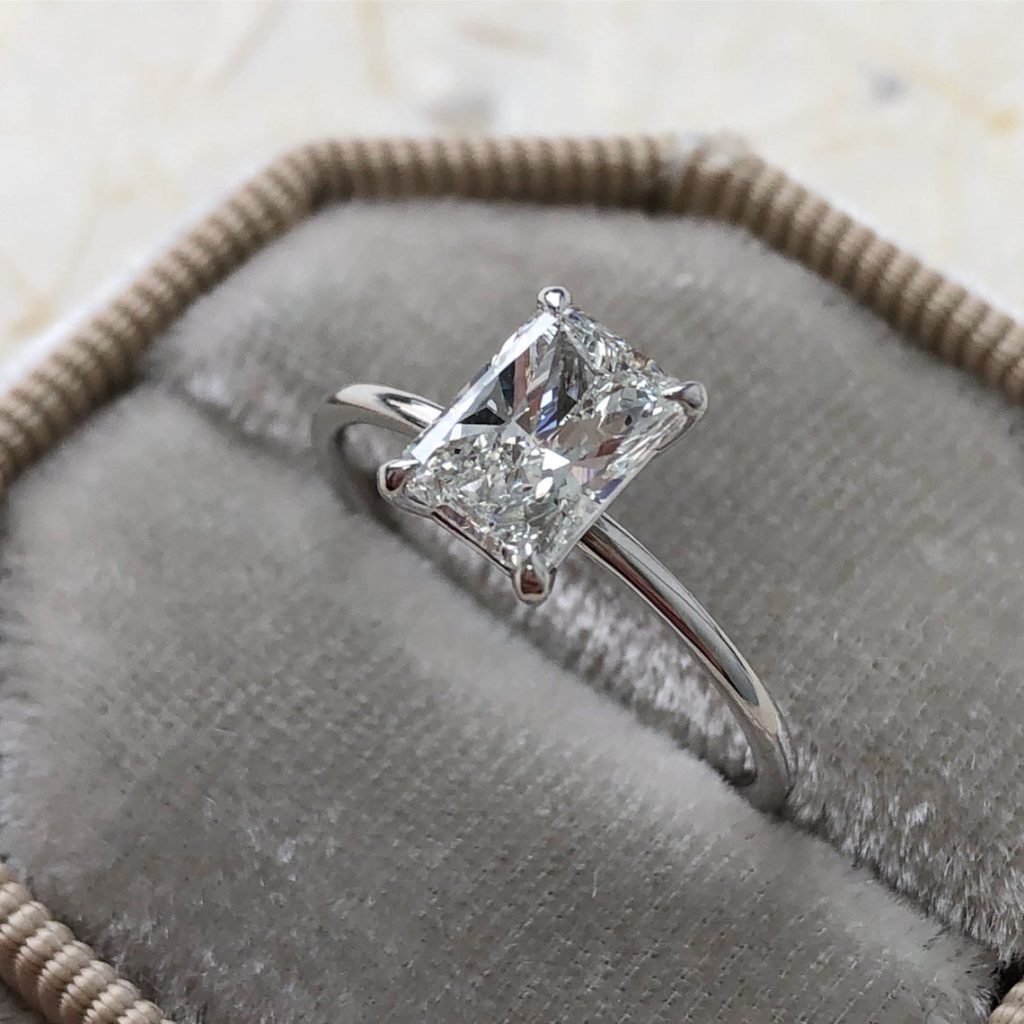 Estable Sustancialmente Círculo de rodamiento Tipos y significados de diamantes para anillos de compromiso