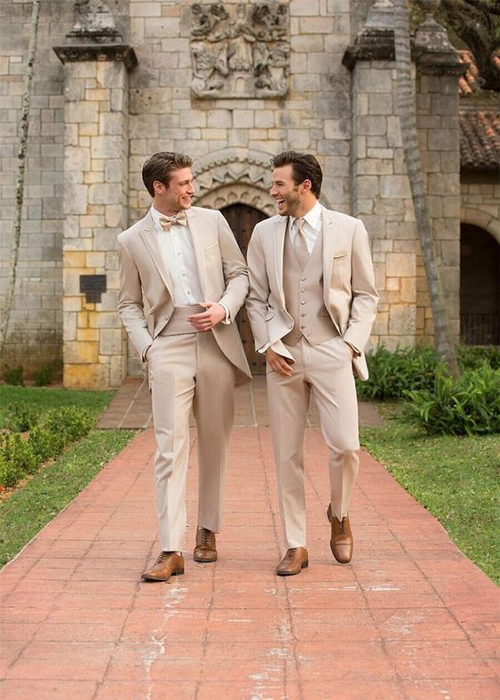 El look del novio es toma de para elegir el color ideal para la boda